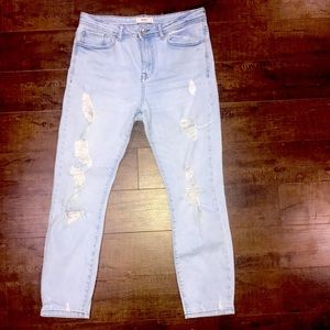 M straight-legged light wash jeans